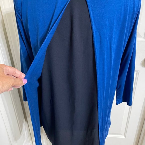 Ann Taylor M Light Weight Top with Layered Back - Picture 6 of 9